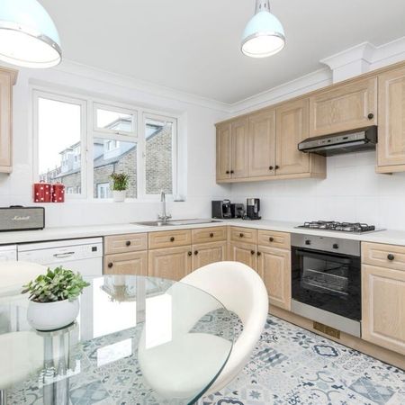 2 Bed Flat, Approach Road, SW20 - Photo 4