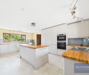 5 bedroom House To Let - Photo 6