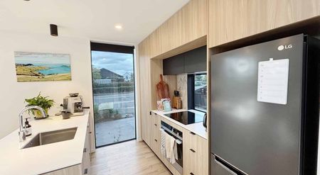 Easy-Care, Executive Living - Photo 3