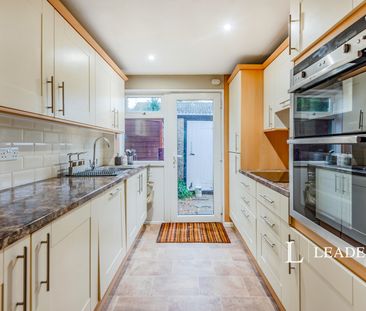 3 bedroom house to rent Fleming Walk, RH19 - Photo 4