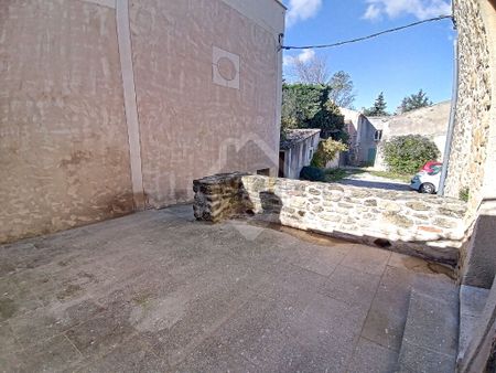 Centre village maison T3 restaurée avec cour et vue imprenable, - Photo 2