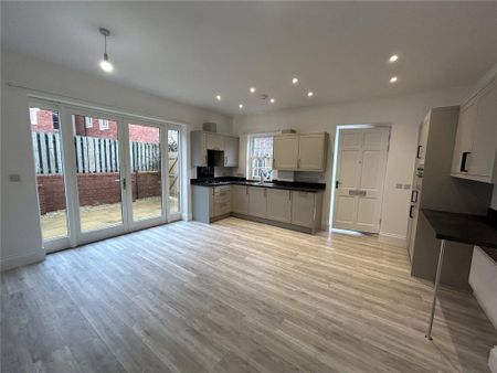 2 bedroom semi-detached house to rent - Photo 3