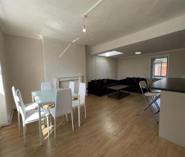 3 bedroom flat to rent - Photo 1
