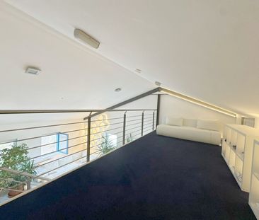 Moderne Galeriewohnung mit Einbauküche und Carport-Stellplatz - Photo 1