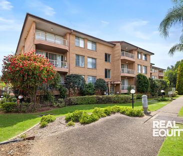 Top-Floor Apartment in a Sought After Lakeside Location - Photo 5