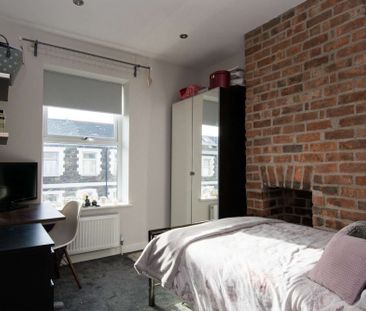 Modern with beautiful original features - Photo 4