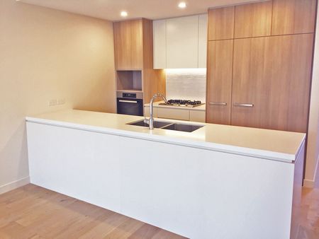 Designer apartment with study area and 1 storage cage - Photo 5