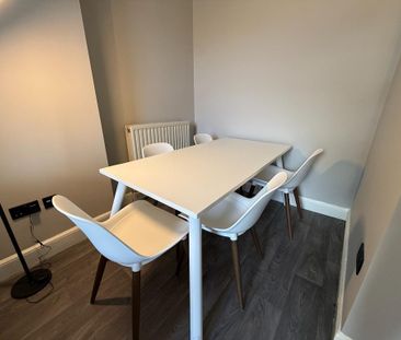 4 bedroom flat to rent - Photo 2