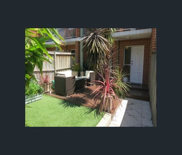 Large Courtyard & Great Presentation - Photo 6