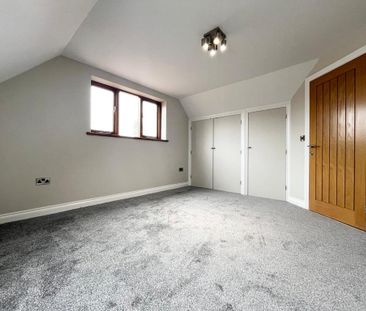 4 bedroom detached house to rent - Photo 4