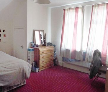 4 bedroom flat to rent - Photo 4