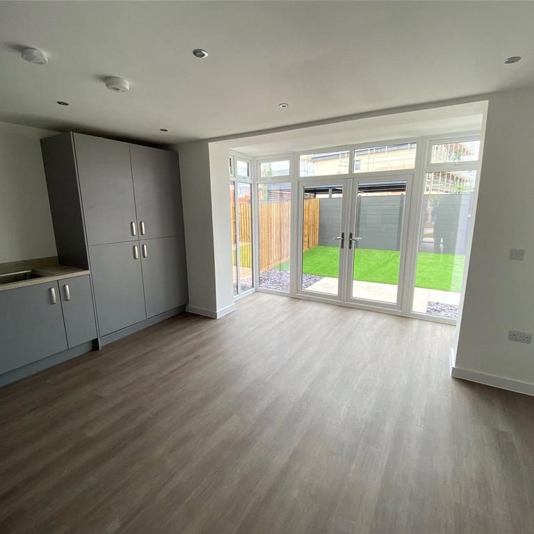 3 bedroom semi-detached house to rent - Photo 1