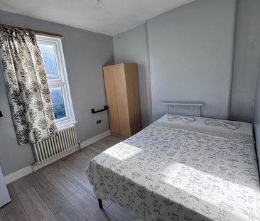 Room in a Shared House, Mount Pleasant Road, N17 - Photo 4