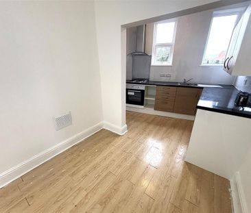 3 bedroom end of terrace house to rent - Photo 1