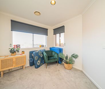 Immaculate, elevated home in a great location - Photo 2