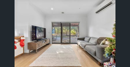 Comfortable Single-Level Living in a Prime Caroline Springs Location - Photo 4