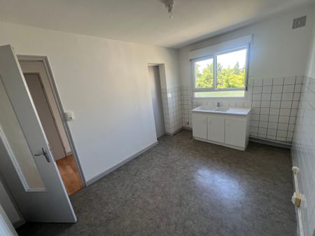 Location - Appartement T3 - 62 m² - Montbéliard - Photo 4