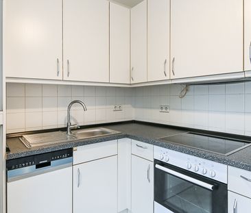 Helle 2-Zimmer-Wohnung mit Westbalkon und Einbauküche in ruhiger La... - Photo 2