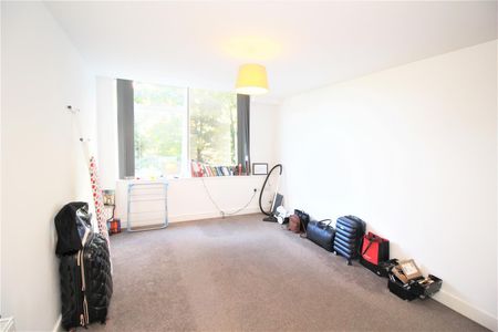 London Road, Lowfield Heath - Photo 2