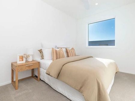 New 2bdrm, 2nd Floor Apartment with Pool! - Photo 4