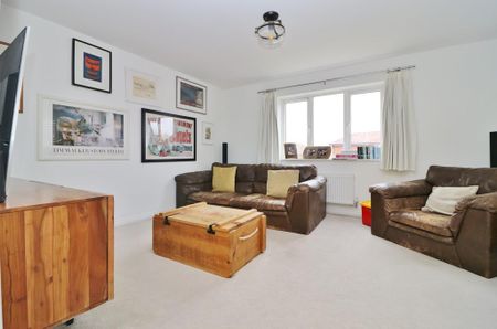 4 bedroom end of terrace house to rent - Photo 5