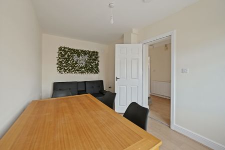 6 Bed Student Accommodation - Photo 4