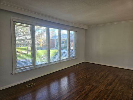 For Lease - 16 Donewen Court, Toronto, Ontario - Photo 3