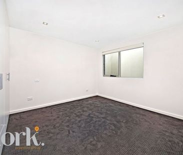 Stylish Multi-Level 3 Bedroom Warehouse in Prime Leichhardt Location - Photo 2