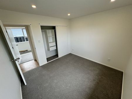 Fully renovated 4bedroom home. Move in March! - Photo 3