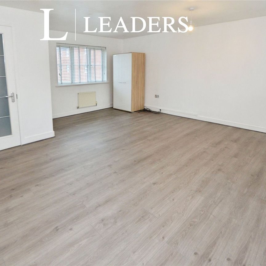 3 bedroom house to rent William Harris Way, Colchester, Essex, CO2 - Photo 1