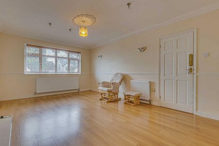 6 bedroom detached house to rent - Photo 5