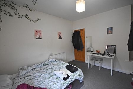 2 bedroom end of terrace house to rent - Photo 3