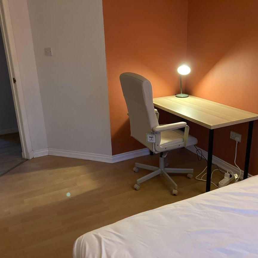 Room in a Shared Flat, Silvergrove Street, G40 - Photo 1