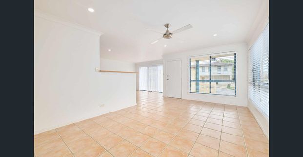 PRIVATE, LOW MAINTENANCE VILLA! - Photo 1