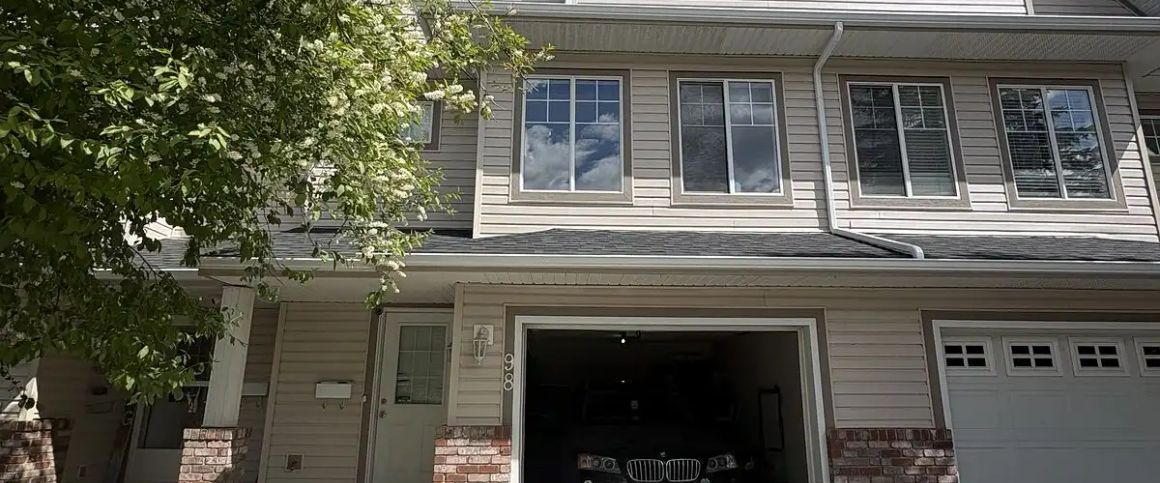 Beautiful Townhouse 3 bedrooms 1.5 bathrooms, 3 mins walk to playground — 3 Bedrooms Townhouse - Photo 1
