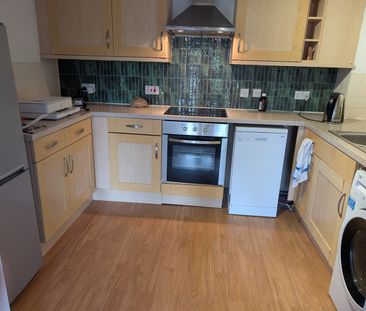 2 Bed Flat, Squires Court, BS3 - Photo 4