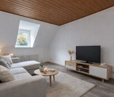 Ca. 51 m² große 2-Zimmer-Dachgeschosswohnung mit Tageslichtbad in H... - Foto 1