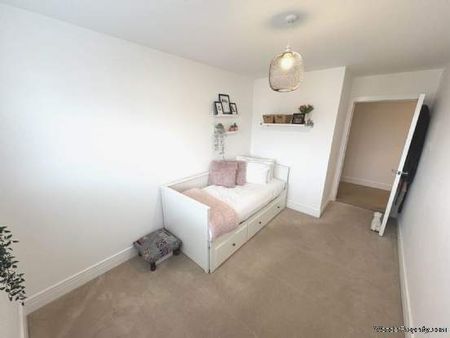 2 bedroom property to rent in Renfrew - Photo 4