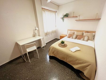 Carrer de lEsperança, Valencia, Valencian Community 46035 - Photo 4