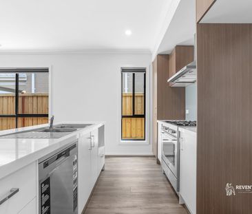 8 Slade Street, Sunbury, Vic 3429 - Photo 4