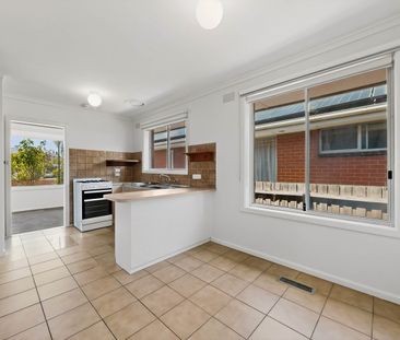 Comfortable 3-Bedroom Family Home in Quiet Kingsbury Court - Photo 4