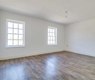 3 bedroom flat to rent - Photo 4