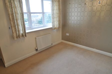 3 bed Town House - To Let - Photo 5