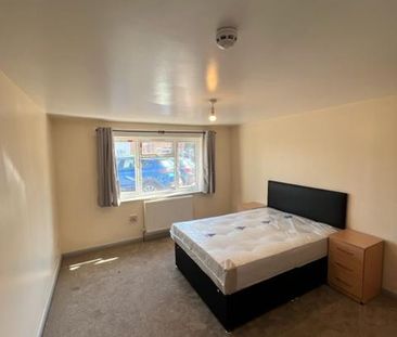 1 bedroom in a house share to rent - Photo 2