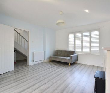 4 bedroom terraced house to rent - Photo 3