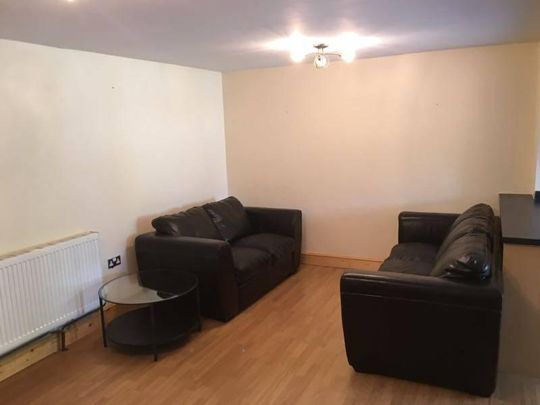 4 bedroom semi-detached house to rent - Photo 1