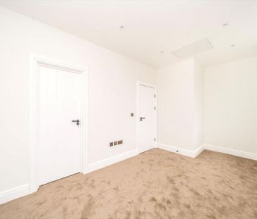 3 bedroom end of terrace house to rent - Photo 2