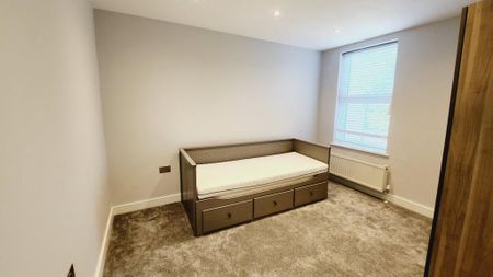 2 bedroom flat to rent - Photo 4
