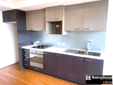 Excellent Location, Great size, Convenience is the key - Photo 4