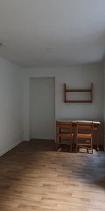 Appartement meublé de type 2 Foyer Place aux Sabots à Langeac - Photo 3